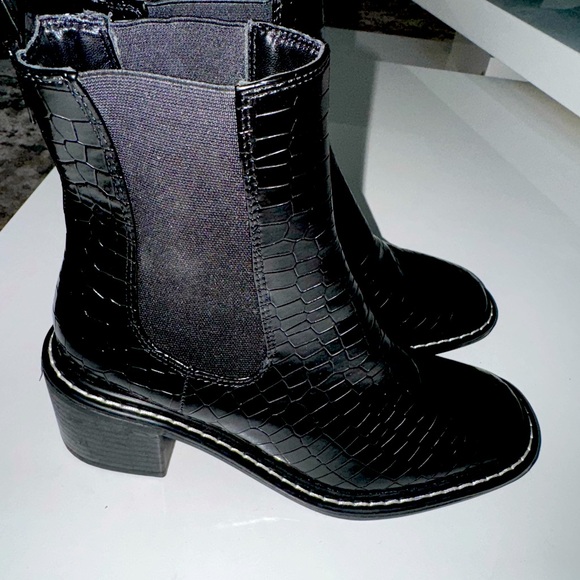 Stunning crocodile skin ankle boot - Picture 1 of 6
